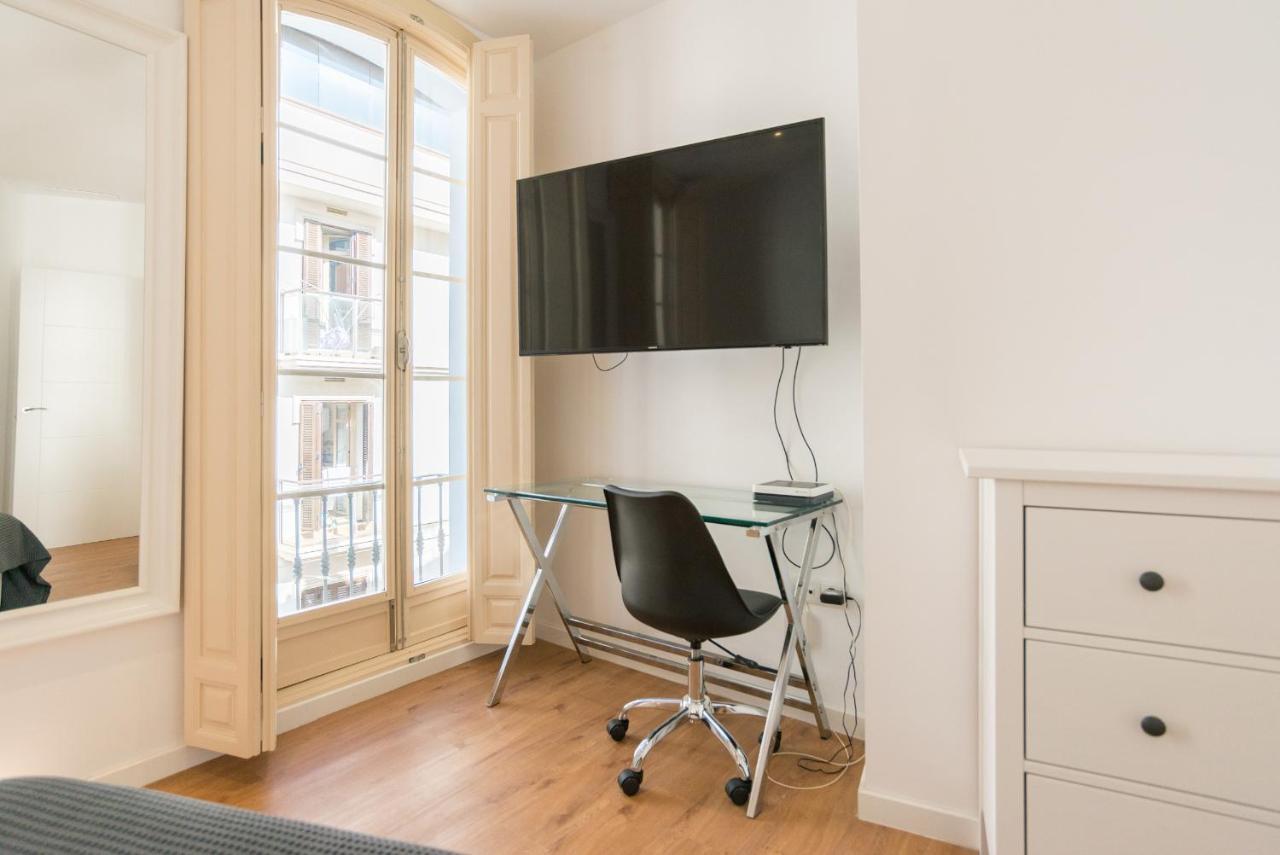 Urbe10 Plaza De La Constitucion 1 Bedroom Apartment Malaga Bagian luar foto